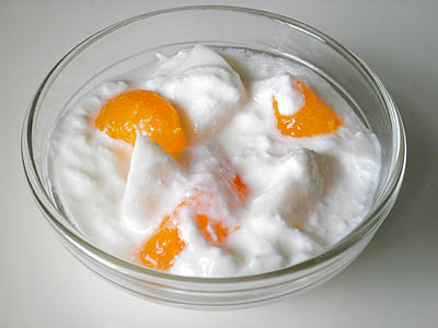 杏仁豆腐をトッピングしたヨーグルト